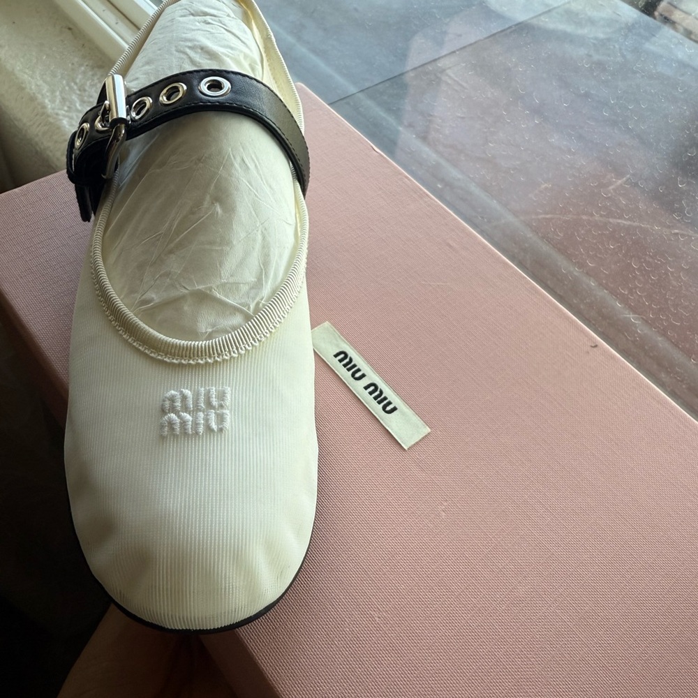 Mesh fabric ballerinas